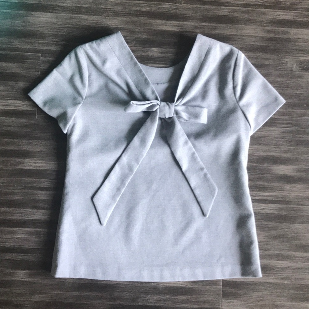 Gray Fitted Top - Bow on the Back